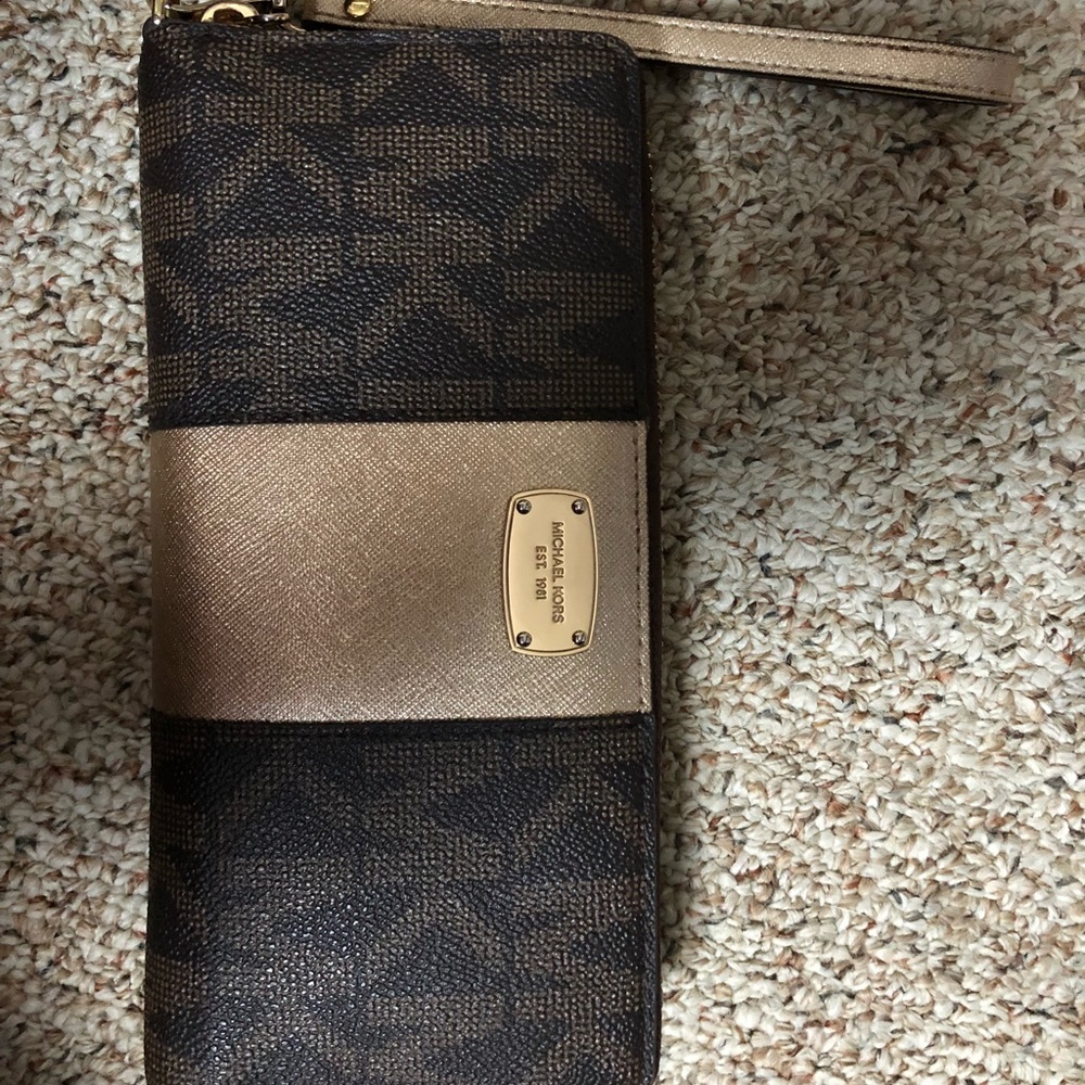 MK WALLET W/GOLD